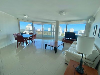 ALQUILER TEMPORARIO DE APARTAMENTO DE 3 DORMITORIOS Y SERVICIO EN EDIFICIO OCEAN DRIVE PUNTA DEL ESTE