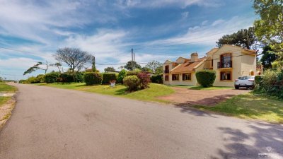 CASA EN VENTA 5 DORMITORIOS EN MANSA PUNTA DEL ESTE