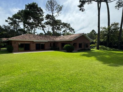 VENTA CASA DE 5 DORMITORIOS EN SAN RAFAEL PUNTA DEL ESTE