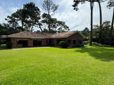 VENTA CASA DE 5 DORMITORIOS EN SAN RAFAEL PUNTA DEL ESTE