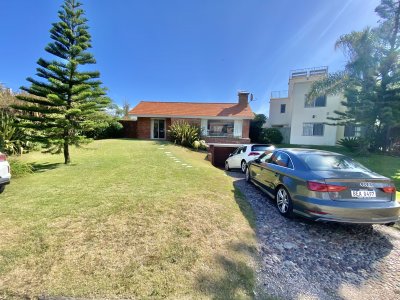 CASA EN VENTA 3 DORMITORIOS - PUNTA BALLENA