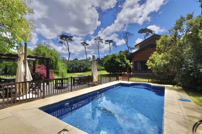 VENTA CASA 7 DORMITORIOS + DEPENDENCIA DE SERVICIO Y CASA DE HUESPED - PLAYA MANSA