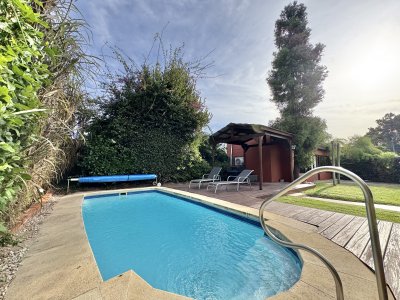 VENTA DE CASA 5 DORMITORIOS - JARDINES DE CORDOBA