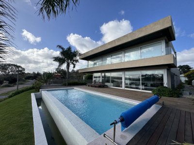 CASA EN VENTA PLAYA MANSA PUNTA DEL ESTE
