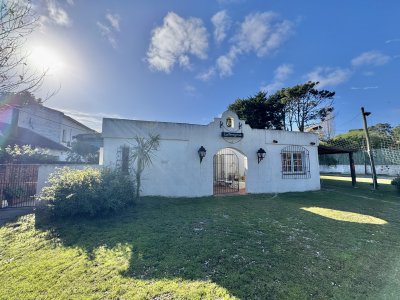 CASA EN VENTA PINARES CON GRAN TERRENO DE 3 DORMITORIOS Y DEPENDENCIA DE SERVICIO