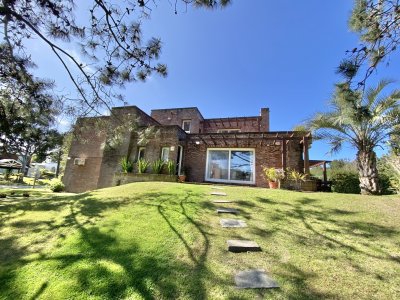 CASA EN VENTA 6 DORMITORIOS 6 BAÑOS 5 EN SUITE EN SOLANAS