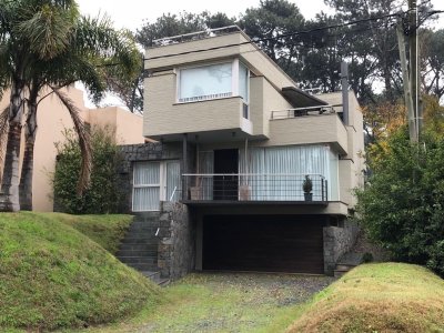 Casa en venta y alquiler en Montoya 