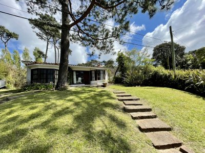 ALQUILER TEMPORAL CASA 3 DORMITORIOS LUGANO PUNTA DEL ESTE