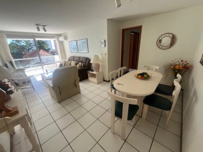 VENTA - Playa mansa, 2 dormitorios a metros del mar