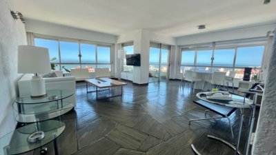 VENTA - Apartamento en Peninsula, 3 dormitorios con vistas plenas