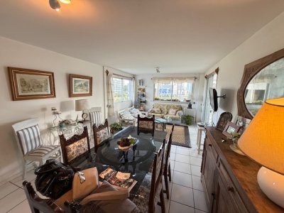 VENTA - Apartamento en Mansa, esquinero 3 dormitorios + parrillero propio