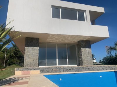 VENTA - EXCEPCIONAL CASA EN PORTEZUELO