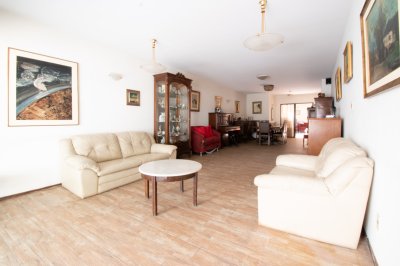 Venta de apartamento 4 dormitorio 3 baños y garage en Pocitos 