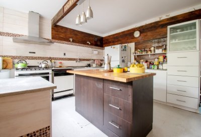 Venta casa 3 dormitorios 4 baños, fondo en Pocitos, 2 cocheras  