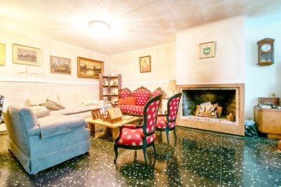 Venta casa 4 dormitorios, 4 baños, fondo, 2 cocheras en Punta Carretas 