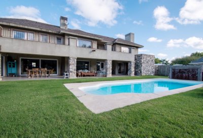 Venta Casa 4 dormitorios Barrio Privado 
