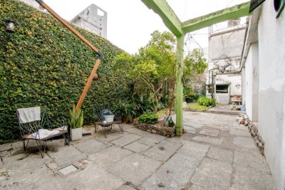 Venta casa 3 dormitorios 4 baños, fondo en Pocitos, 2 cocheras  
