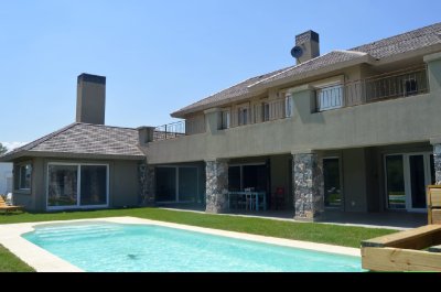 Venta Casa 4 dormitorios Barrio Privado,  