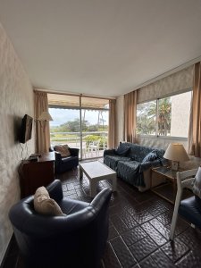 Alquiler de Apartamento en primera linea de Playa Mansa con 2 Dormitorios en en Punta del Este C825