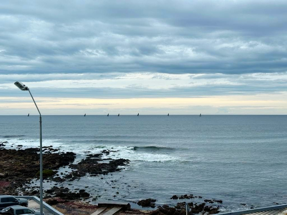 Muy lindo apartamento en Punta Vapor frente al mar. REF(7830) 