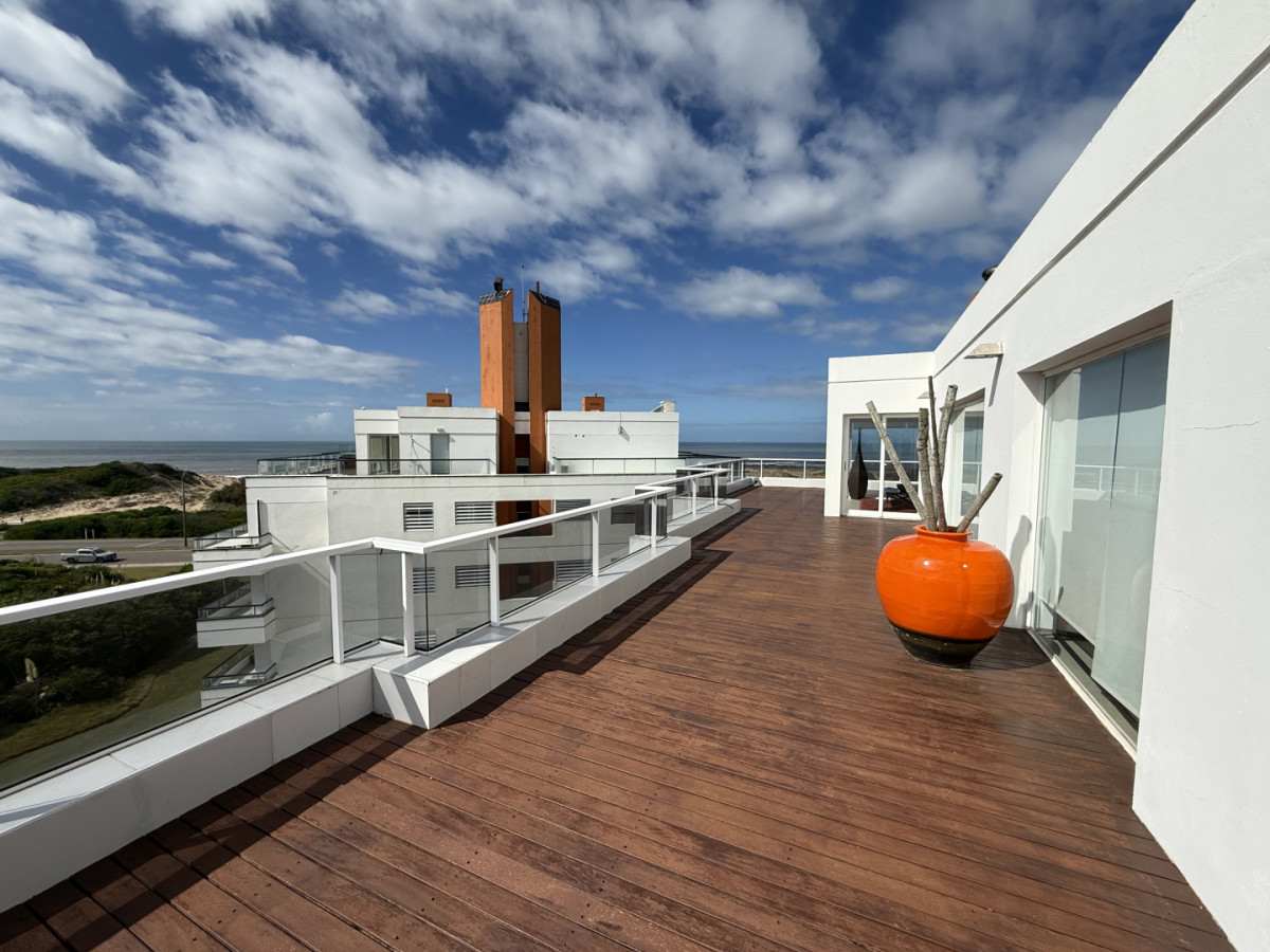Hermoso Apto Frente Al Mar REF:9025