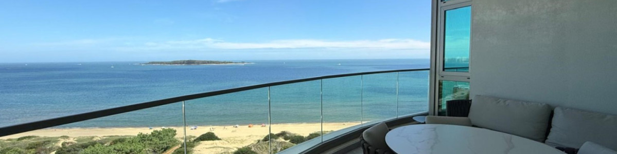 Apartamento de categoría en primera línea sobre Playa Mansa - Punta del Este REF.