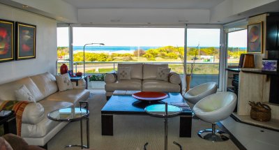 HERMOSO DEPARTAMENTO FRENTE AL MAR REF: 7059