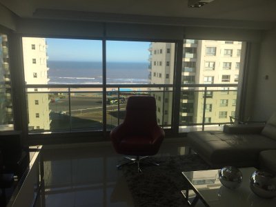 Excelente apartamento frente a playa brava