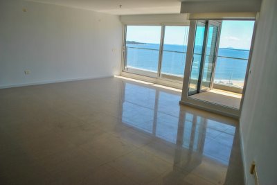 OPORTUNIDAD Apartamento 3 dormitorios en suite, con vista al mar