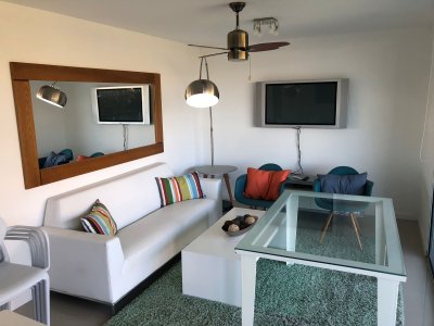 Muy lindo apartamento a pasitos del mar