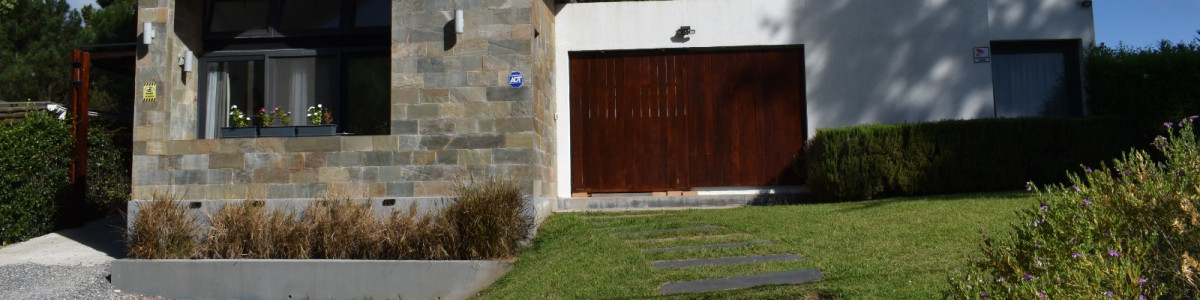 Moderna residencia con piscina climatizada y apartamento independiente. REF(9024)