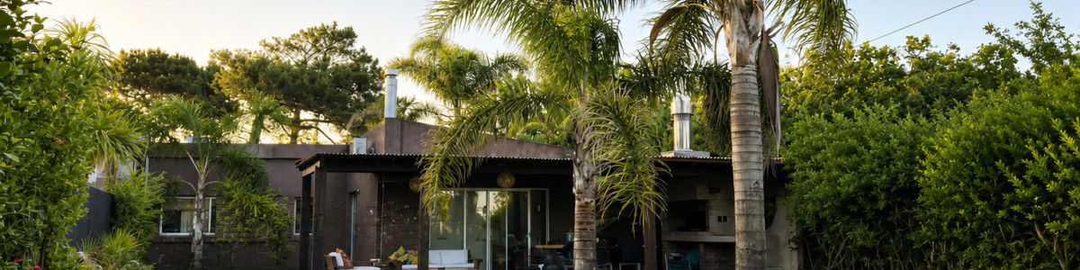 Hermosa casa a pocos metros del mar.Ref : 5276