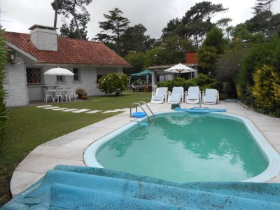 Excelente propiedad a la venta en muy buena ubicación, amplio terreno con piscina