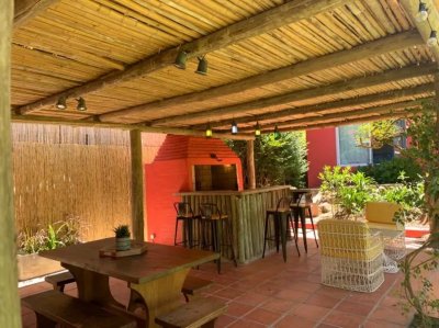 Hermosa casa en Rincón del Indio, cómoda, zona tranquila y a pocas cuadras del mar.Ref :6324