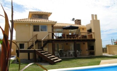 Excelente casa,muy comoda con piscina a metros de la playa.Ref: 5266