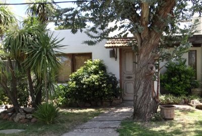 Casa amplia, cerca de todo,muy comoda .Ref: 5367