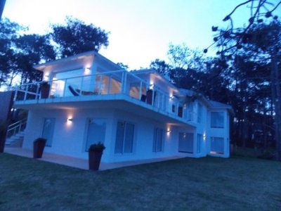 Hermosa casa amplia, con todas las comodidades.Ref: 5316