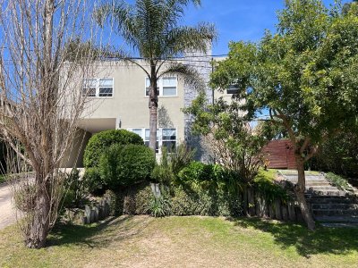 HERMOSA CASA EN RINCON DEL INDIO, AMPLIA, CÓMODA CON PISCINA. REF 5503