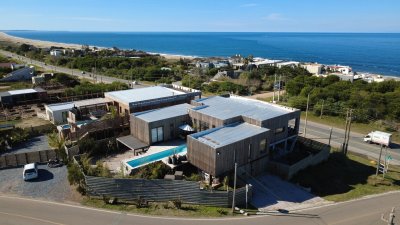 Perfecta casa frente al mar. Ref (8289)