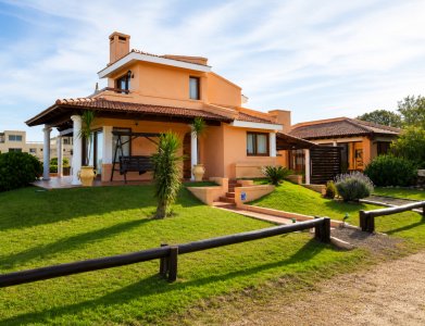 Espectacular casa en Manantiales a 400mts del mar. Ref: 5414