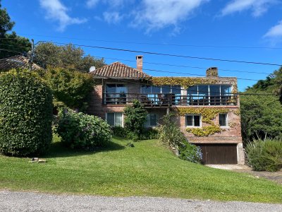 Exclusiva Casa en Venta en Punta Ballena con Vista Panorámica al Mar