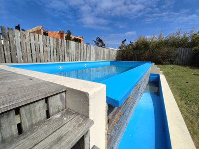 CASA EN LA BARRA CON PISCINA Y PARRILLERO. REF:5412