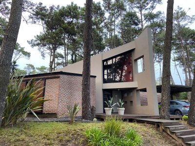 Casa en Montoya, 4 dormitorios Laguna Blanca