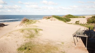 EXCELENTE LOTE SOBRE EL MAR Terreno 1000 m2 , en Chihuahua - Punta Ballena

Fondo : 26 mts 
Frente : 26 mts 

Consulte con nuestros asesores.
