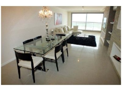 Apartamento en Brava, 3 dormitorios *