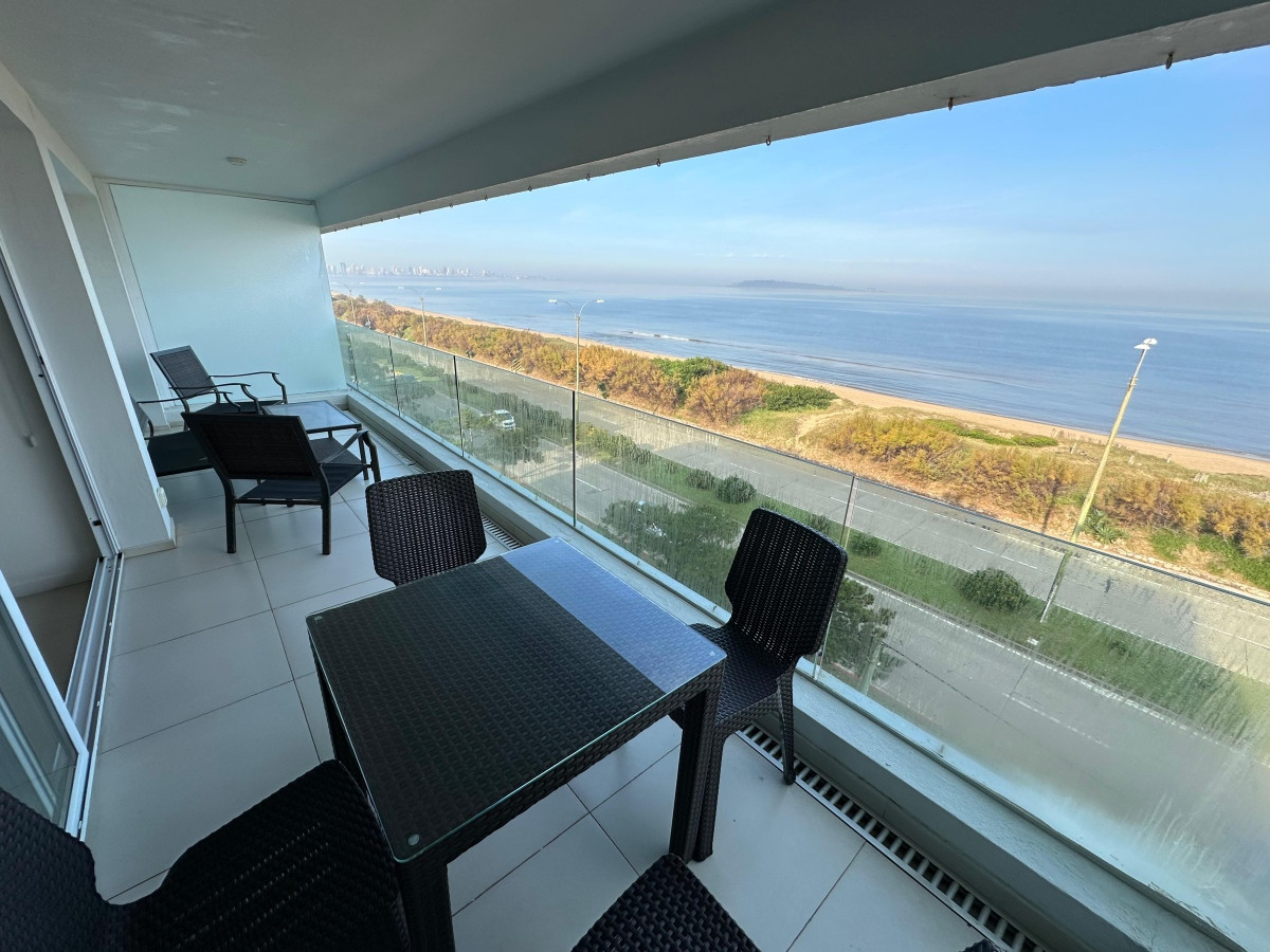 Apartamento 2 dormitorios con terraza y parrillero primera linea