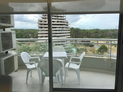 Venta de apartamento en la Roosevelt, 3 dormitorios, 3 baños, con todos los servicios. 