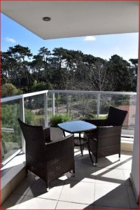 Venta de apartamento en la Roosevelt, 2 dormitorios, 2 baños, pileta y servicios. 