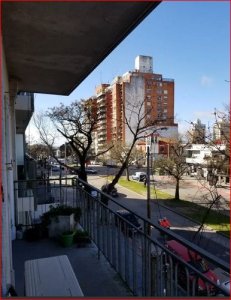 Venta de apartamento en Pocitos, 2 dormitorios, baño, buen lugar para vivir.