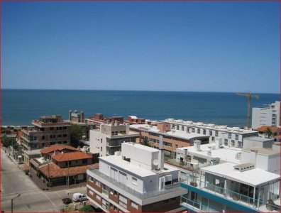 Alquiler de apartamento en la Peninsula, 2 dormitorios, 2 baños, buen dificio.